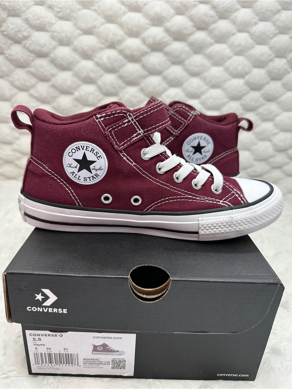 Converse High Top Sneakers (Slip On) Size 2.5